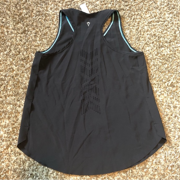 Ivivva Set Motion Tank Black V-Neck Laser Cut Back - Picture 2 of 10